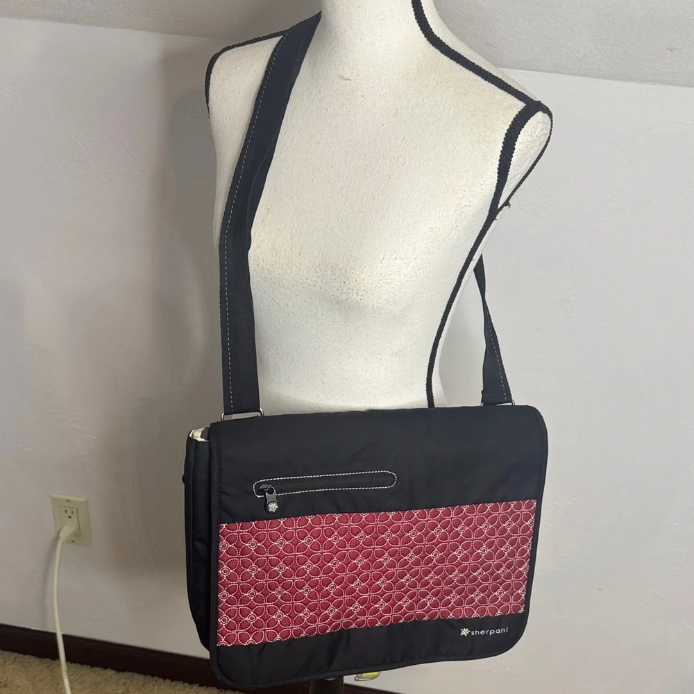Sherpani Black and Burgundy Crossbody Bag TOT8448F